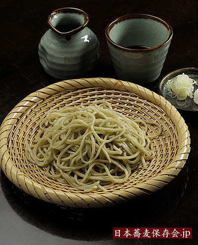 緑色の十割そば