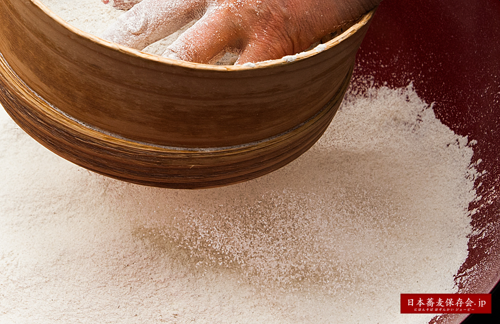 蕎麦には、なぜ、小麦粉を混ぜるのか